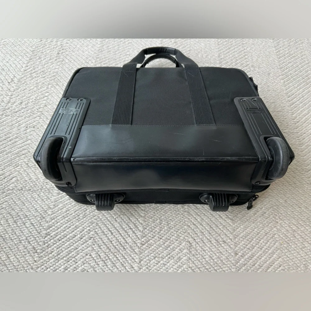 Tumi Medium Trip 2 Wheeler  Briefcase Travel Bag luggage Black